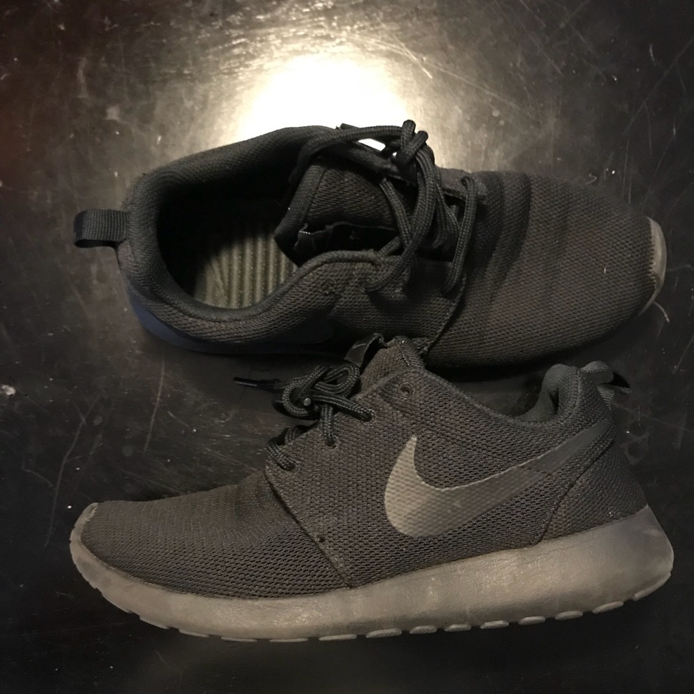 Nike roshe womans shoes